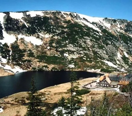 Schronisko Pttk Samotnia *