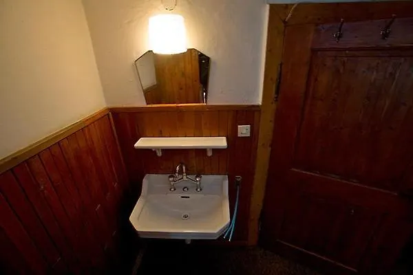 Schronisko Pttk Samotnia Hostel *