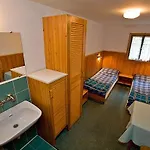 Schronisko Pttk Samotnia Hostel *