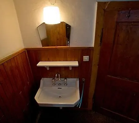 Schronisko Pttk Samotnia Hostal *