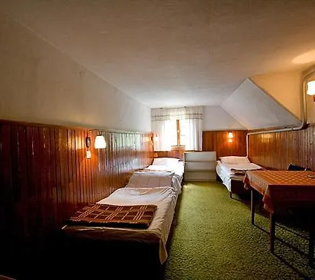 Schronisko Pttk Samotnia Hostel *